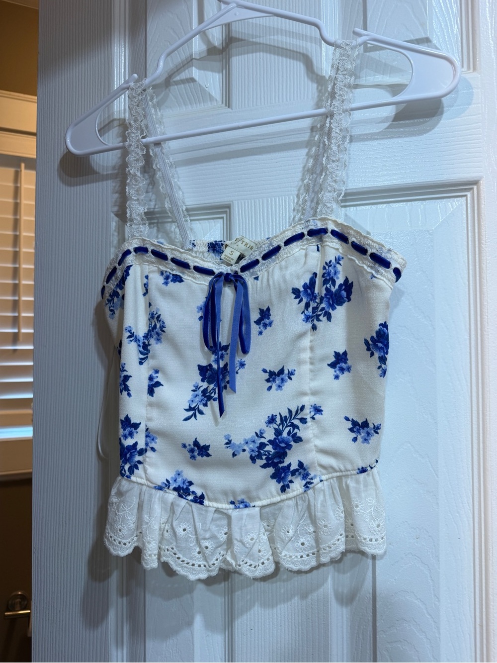 White House Black Market White & Blue Floral Lace-Trim Cami